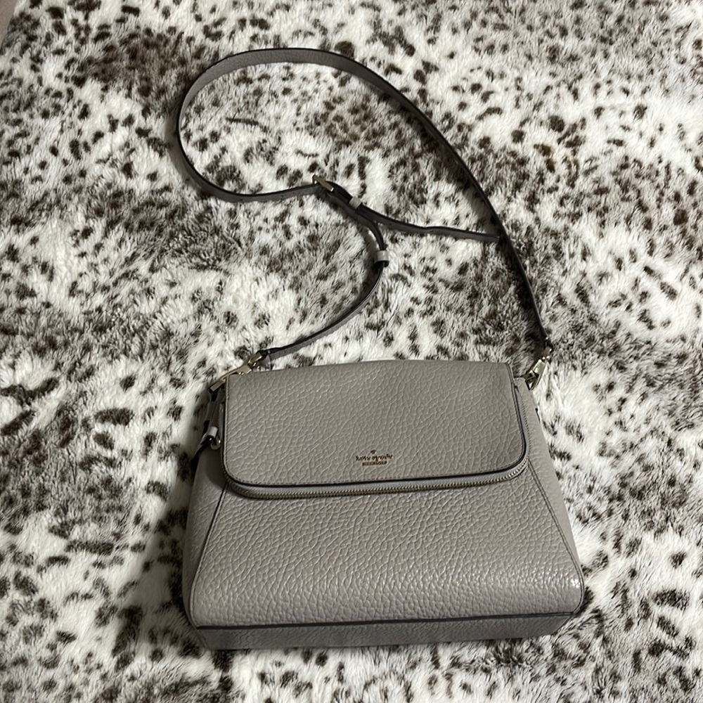 Gently used light gray Kate Spade ♠️ Cross over bag